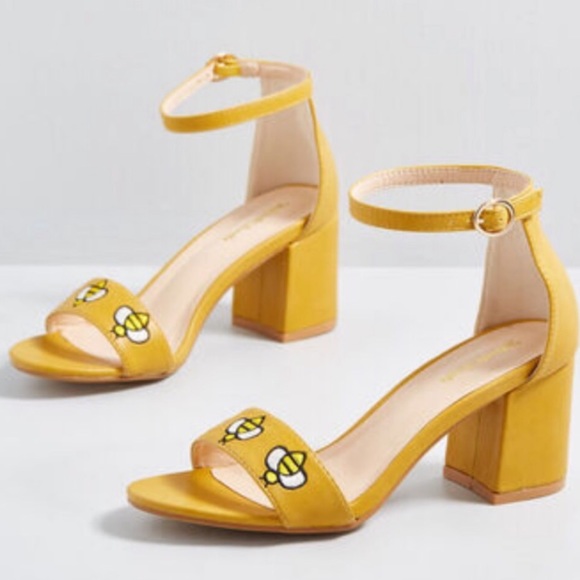 Modcloth Shoes - Modecloth yellow bee embroidery block heels 8.5